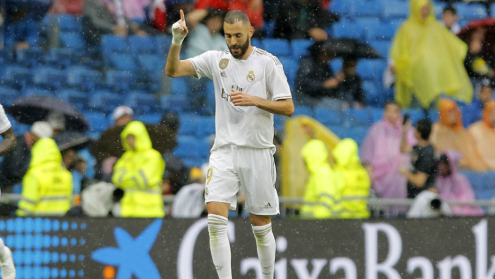 Real thua "muối mặt" PSG, Benzema vẫn đi vào lịch sử cúp C1 Châu Âu