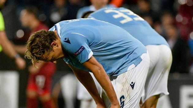Cựu sao Liverpool hóa "tội đồ", Lazio thua ngược ở Romania