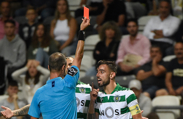 Ảnh bài viết Ăn thẻ đỏ, sao 'hụt' của Man United có hành động khó tin