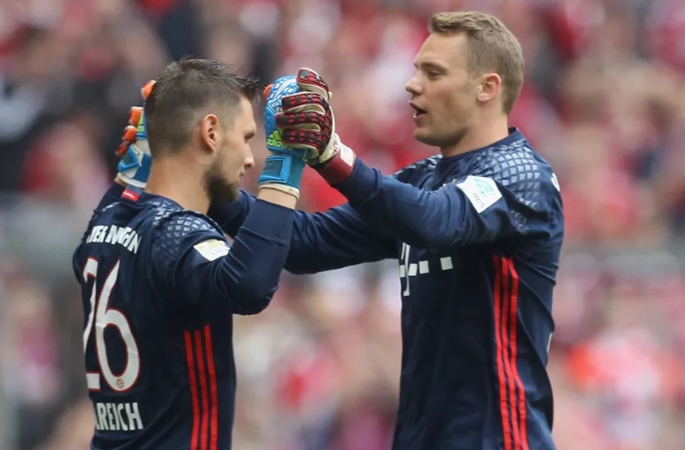 Neuer tiếp tục được người nhà ủng hộ trong cuộc chiến khung gỗ với Ter Stegen