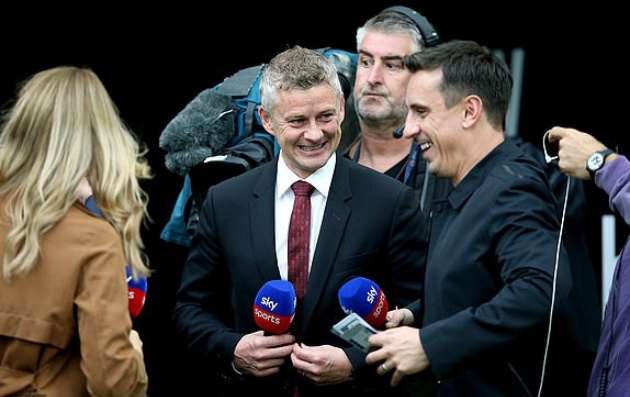 Ảnh bài viết Solskjaer bị "bắt cóc" ngay khi Man Utd vừa đặt chân tới sân Olympic