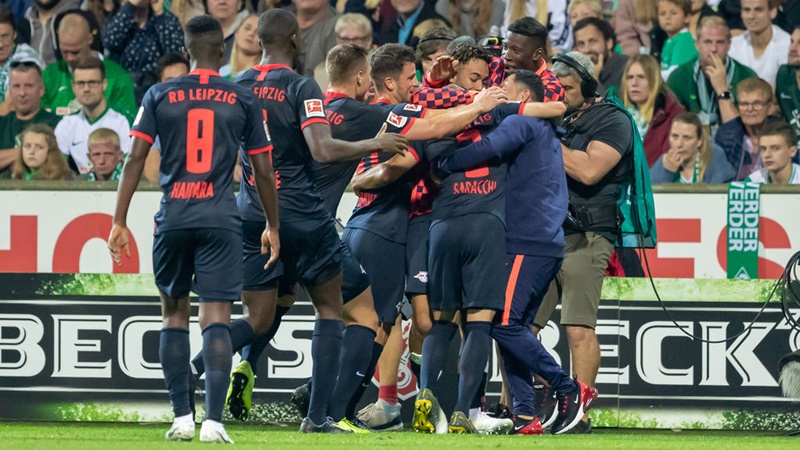 Leipzig tái chiếm ngôi đầu của Bayern sau trận thắng đậm trước Bremen