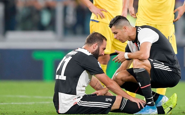 Higuain bật khóc trong ngày Juventus chạm trán Hellas Verona