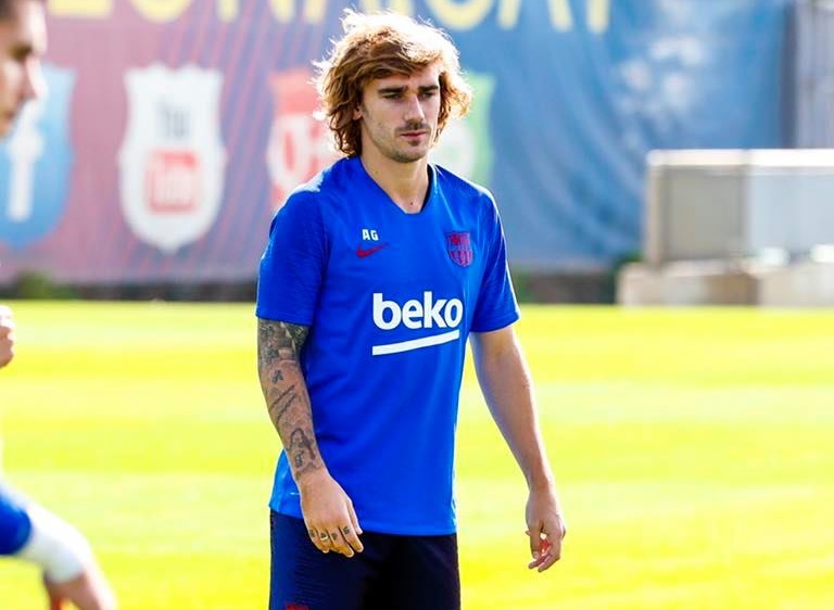 Ảnh bài viết Messi tưng bừng với chiến thắng FIFA The Best, còn đây là thái độ nơi quê nhà của Barca