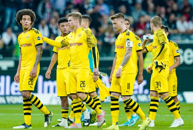 Tiếp tục sảy chân, chuyện gì đang xảy ra với Dortmund?