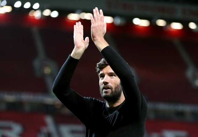 "Làm khổ" Man Utd, HLV Rochdale thừa nhận 1 điều khó tin