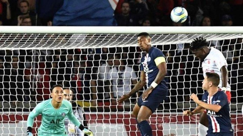 SỐC! Đội trưởng PSG 'ngáo ngơ' khó tin buộc trọng tài phải can thiệp