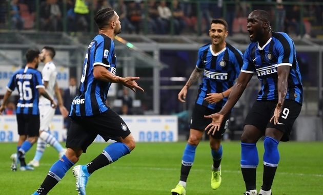 Đang dẫn đầu, Juventus và Inter Milan vẫn bị “dìm” không thương tiếc