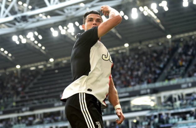 Ronaldo dùng tuyệt chiêu, Juventus chiếm ngôi Inter bằng sơ đồ 2 hậu vệ