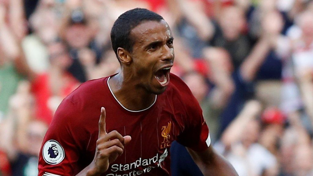 Huyền thoại chỉ ra cầu thủ Liverpool làm Van Dijk chơi tốt hơn