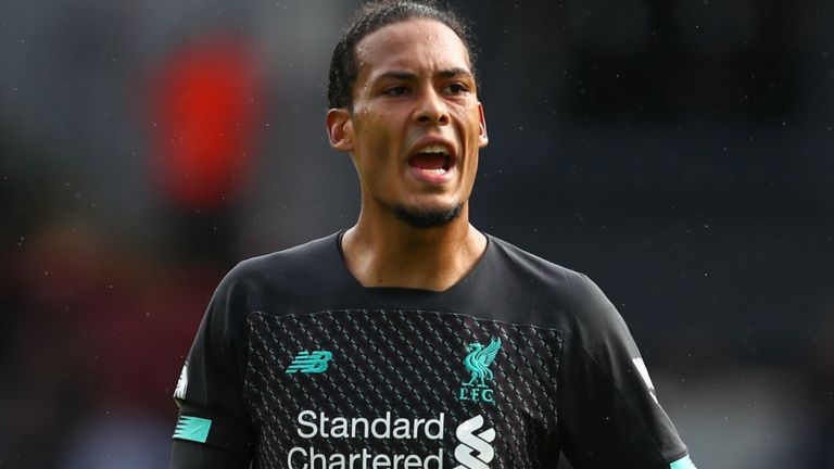 Thực hư Liverpool nhận ít tiền từ Nike hơn New Balance