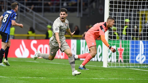 Sút hỏng penalty, “hiện tượng Serie A” thua đau tại Champions League