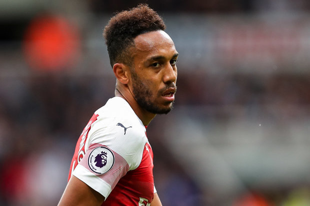 Aubameyang: "Đúng là 1 tên hề, làm ơn để tôi yên!"