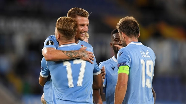 "Quái thú" Serbia tỏa sáng, Lazio nhọc nhằn đánh bại Rennes