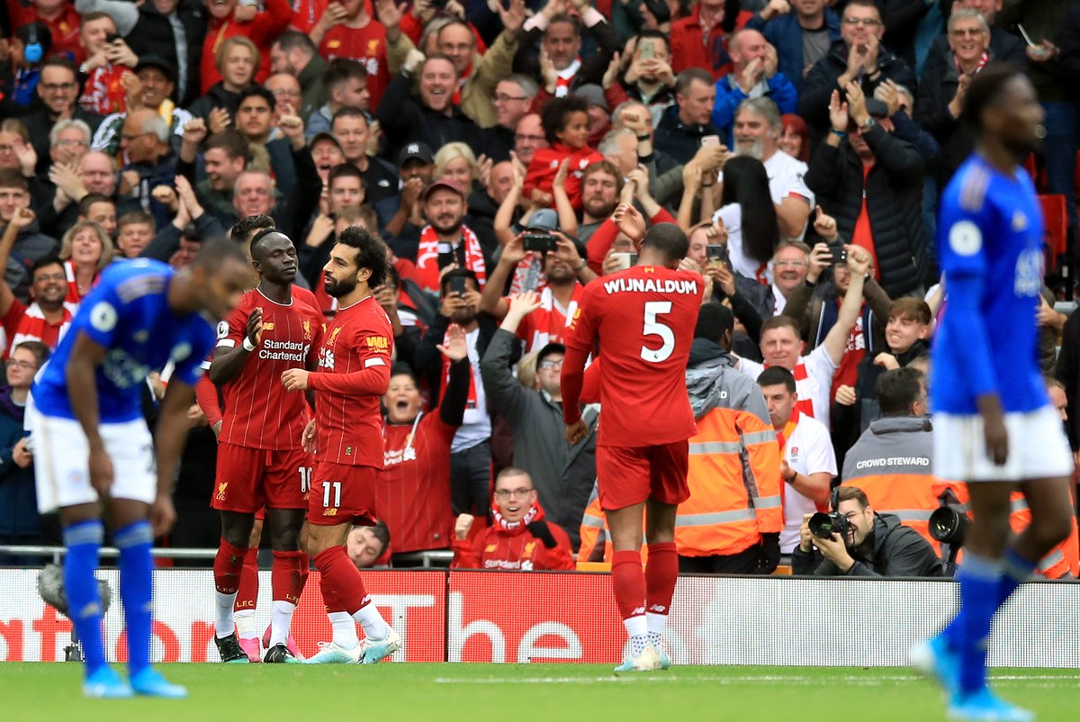 'Cậu ấy phòng ngự không biết mệt nơi cánh phải Liverpool'