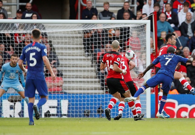 Kante xuất thần, HLV Southampton nổi đóa ngoài đường biên