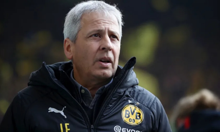 Làm điều điên rồ, HLV Dortmund bị NHM đòi tống cổ