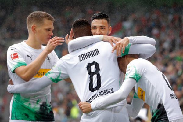 Ngôi đầu Bundesliga chính thức vào tay chủ nhân mới