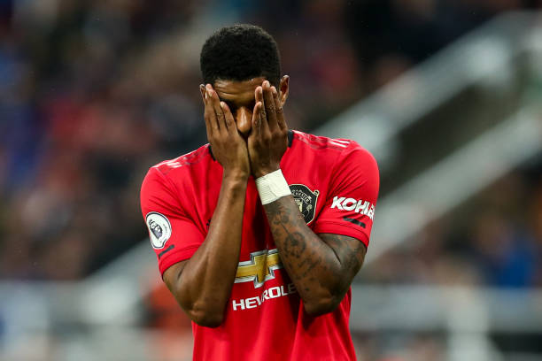 Cậu em nhà Longstaff nổ súng, Man United chỉ còn cách nhóm xuống hạng 2 điểm 