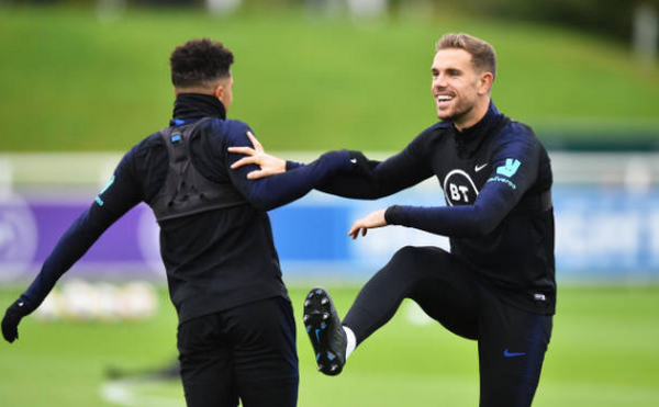 Lên tuyển tập trung, Henderson đang làm công tác chiêu mộ cho Liverpool?