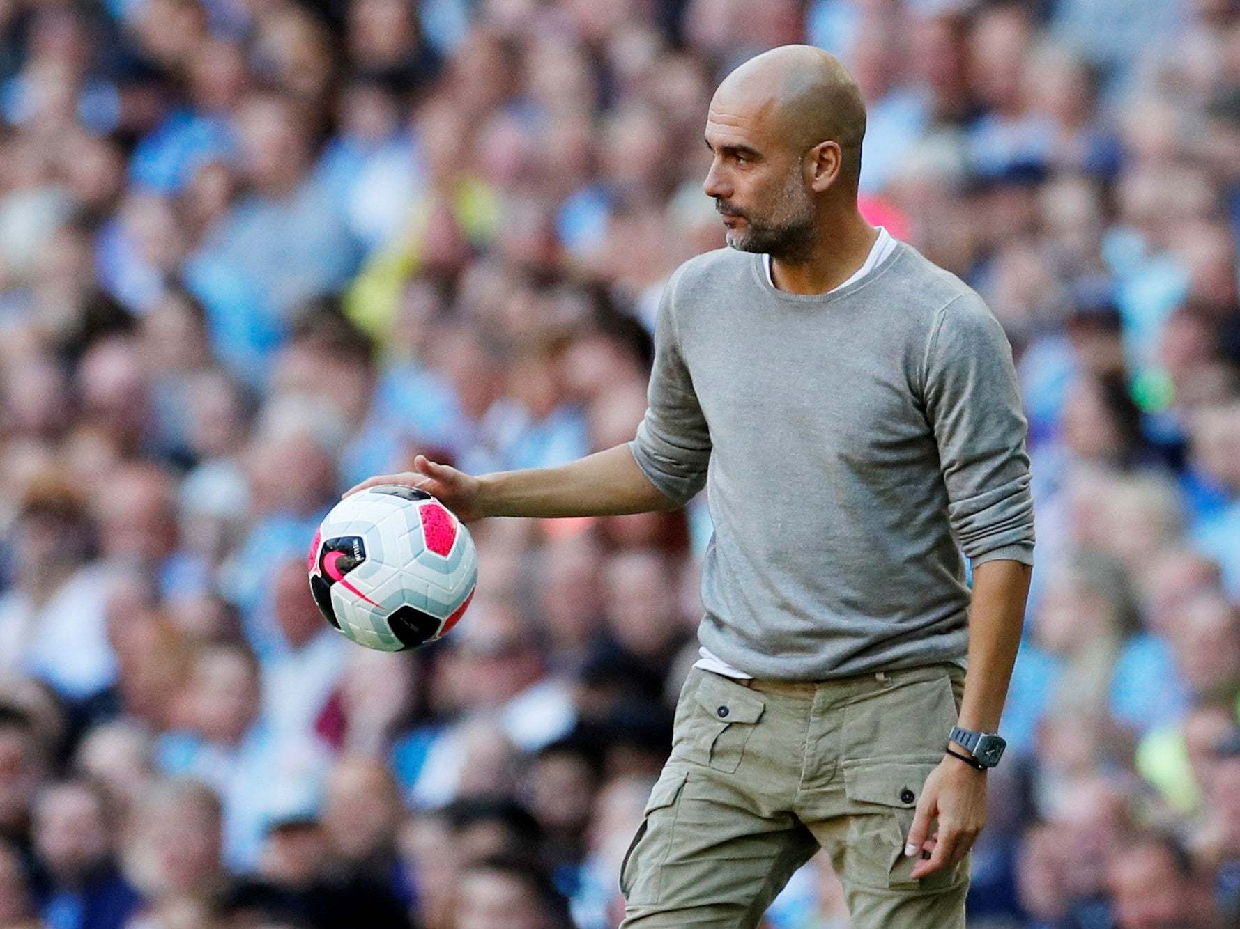 Ảnh bài viết Pep Guardiola tức giận biệt giam cả đêm, không muốn thấy mặt ai khi Man City đá tệ