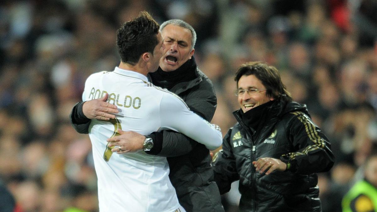 Siêu đội hình Mourinho từng dẫn dắt khủng khiếp ra sao?