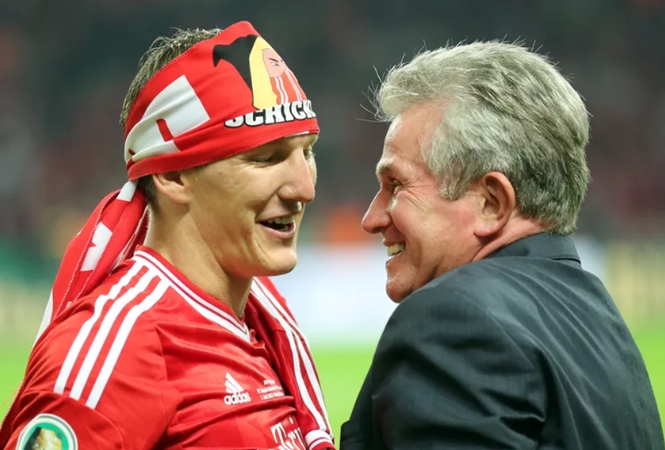 Vừa giải nghệ, huyền thoại Bayern nhận lời khen tới tấp từ 2 thầy cũ
