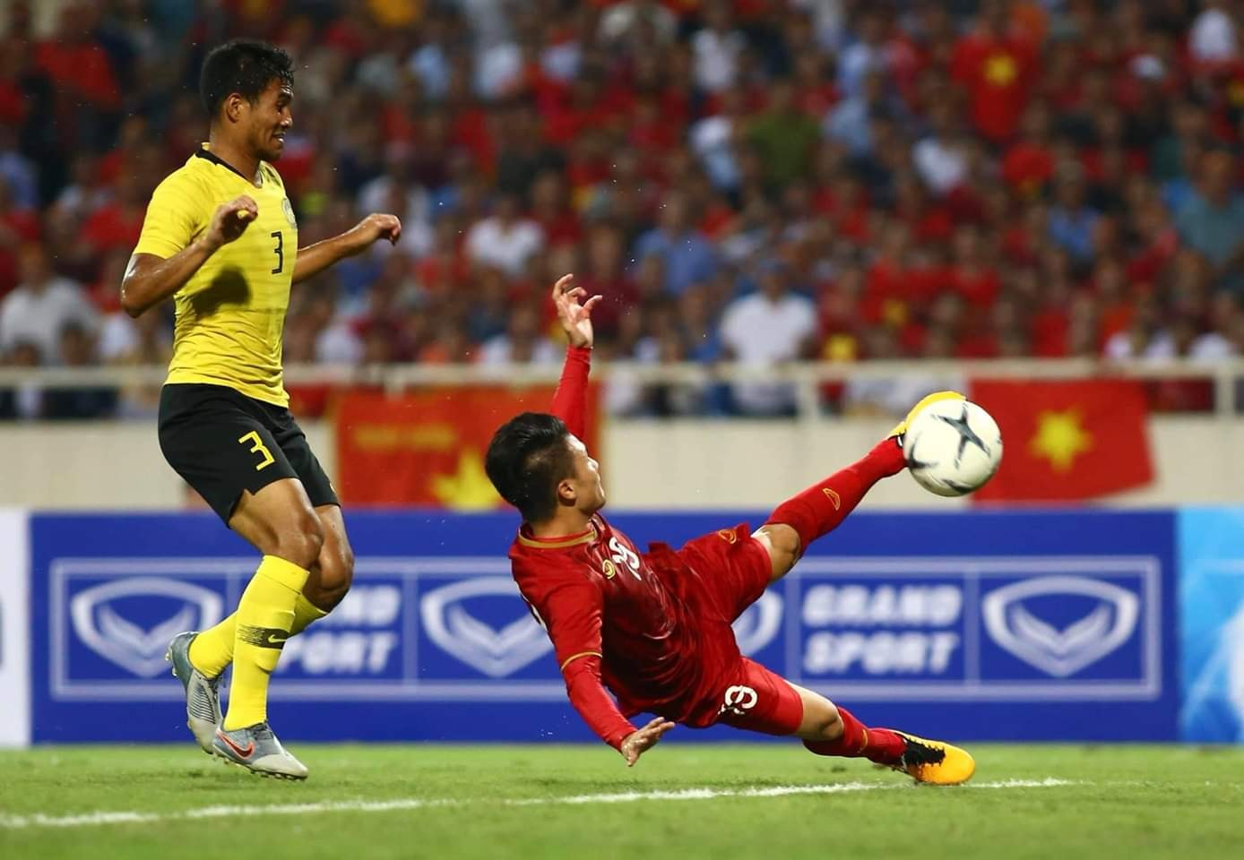 Báo Trung Quốc: "Malaysia gục ngã trước Việt Nam bằng pha ghi bàn mang phong cách Messi"