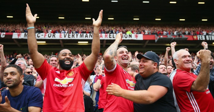 Ảnh bài viết Mất tài trợ khủng, CĐV Man Utd mừng như vô địch