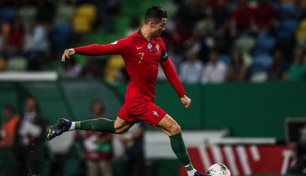 Huyền thoại AC Milan quyết tâm ngăn Ronaldo đi vào lịch sử