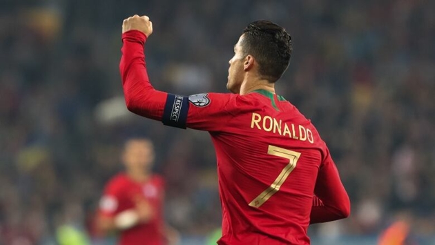 Ghi 700 bàn thắng, Ronaldo gửi lời cảm ơn đến các đồng đội