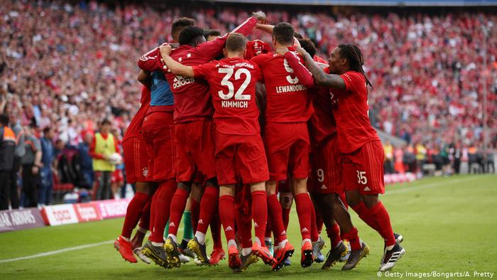 Bayern Munich lội ngược dòng ấn tượng trước Augsburg