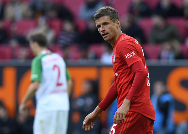 Thủng lưới phút bù giờ, Bayern đánh mất cơ hội lên ngôi đầu bảng