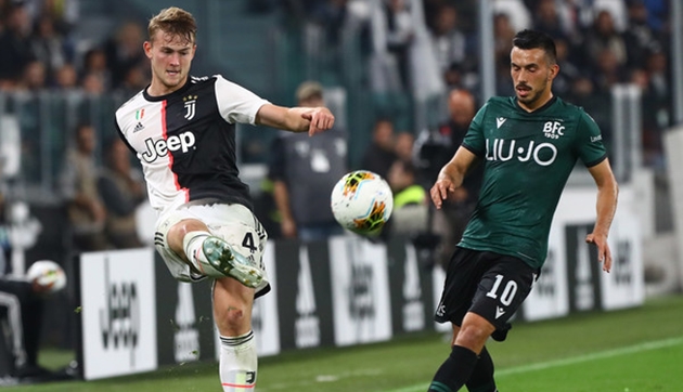 Ảnh bài viết Đánh bại Bologna, De Ligt vẫn bị Sarri nhắc nhở
