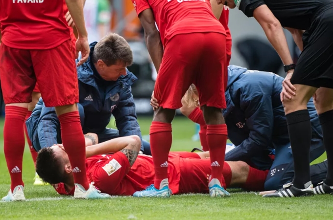 NÓNG! Đại họa ập đến Bayern và tuyển Đức, "trung vệ thép" chấn thương nghiêm trọng