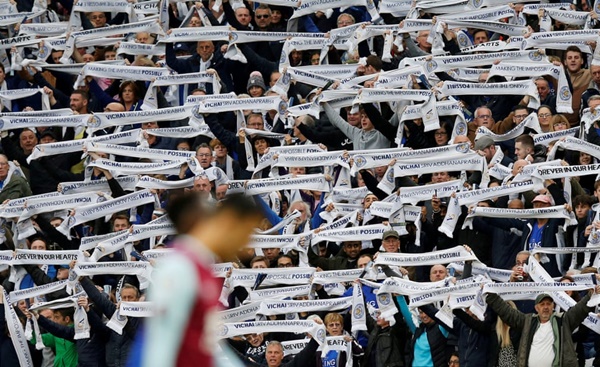 CĐV Leicester tưởng niệm cố chủ tịch Thái Lan và những khoảnh khắc ấn tượng vòng 9 NHA