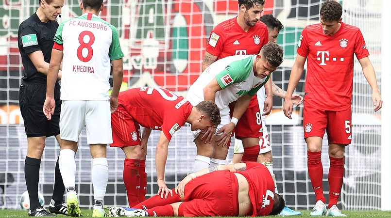 Quá rõ phản ứng của Joachim Low khi đứng trước viễn cảnh mất "trung vệ thép"