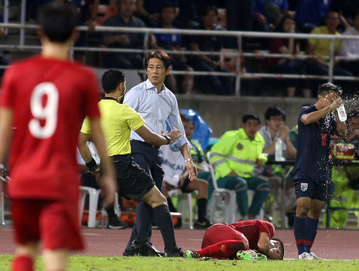 Ảnh bài viết HLV Thái Lan chỉ trích Tiến Dũng: Đòn tâm lý hay sự lo sợ được nguỵ trang?