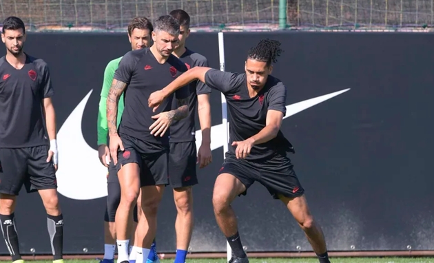 AS Roma gặp khó khăn, sao Man Utd tỏ vẻ lạnh lùng
