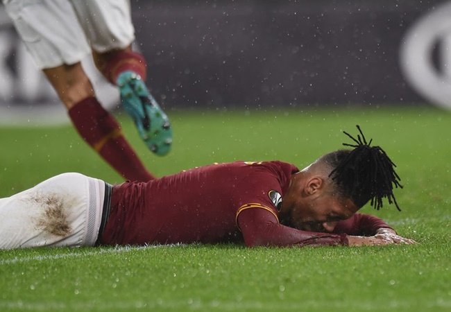 Hóa tội đồ quá oan uổng, 'cục tạ' Man Utd làm điều không thể tin nổi