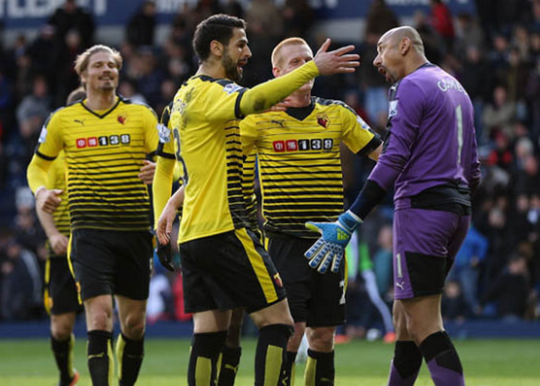Trước Tim Krul, những thủ môn nào từng đẩy 2 quả pen ở một trận Premier League?