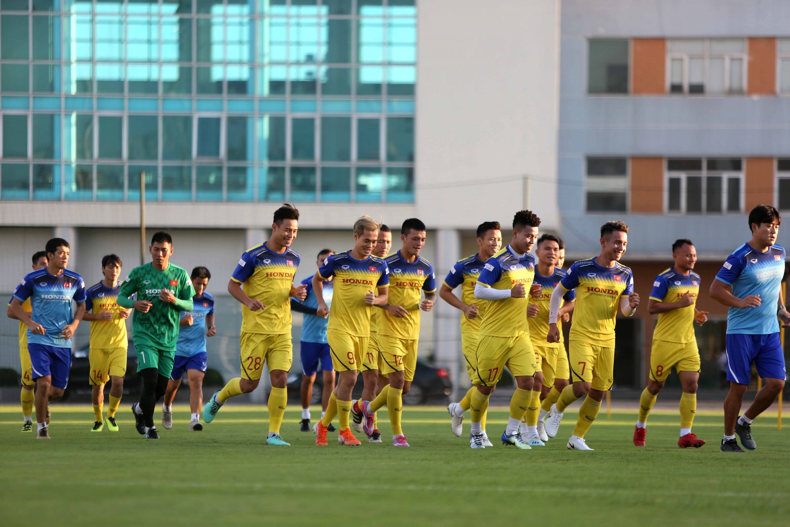 Ảnh bài viết Lộ hết bài tẩy, ĐT Việt Nam làm thế nào để “đánh sập” UAE và Thái Lan?