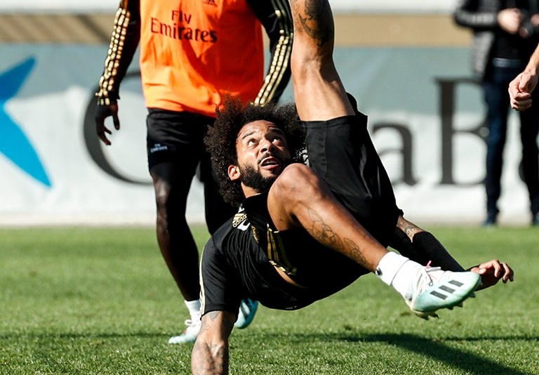 Ảnh bài viết Marcelo khiến đồng đội trố mắt vì kỹ thuật cực dị