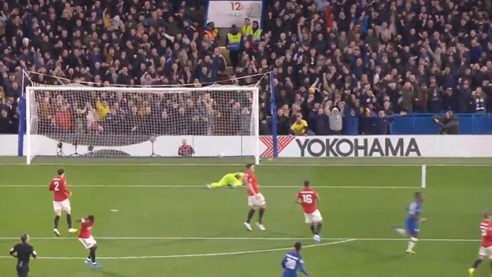 Fred nổi điên với bộ 3 trung vệ của Man Utd