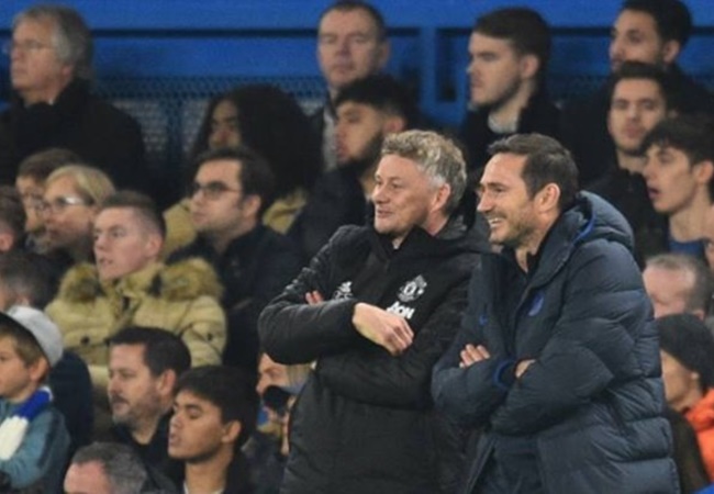 Phản ứng khó tin của Ole - Lampard khi Chelsea đang bị dẫn 2-1