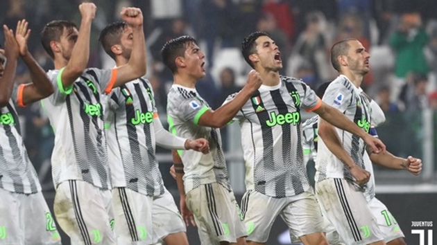 Thắng nghẹt thở Genoa, dàn sao Juventus "gây bão" trên mạng xã hội