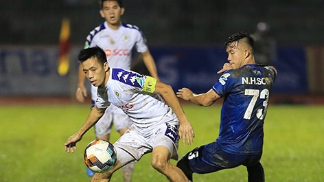 Thấy gì từ việc Hà Nội "độc cô cầu bại" tại các giải quốc nội?