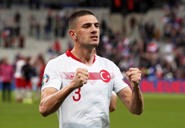 Fan Man Utd phát cuồng: 'Cậu ta giống Vidic, hay hơn De Ligt. Một con quái thú'