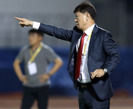 Tướng Chung Hae-seong nhận quà “đặc biệt” từ V-League
