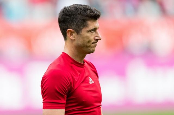 Nghịch cảnh chưa buông tha Bayern, "máy dội bom" lên bàn mổ